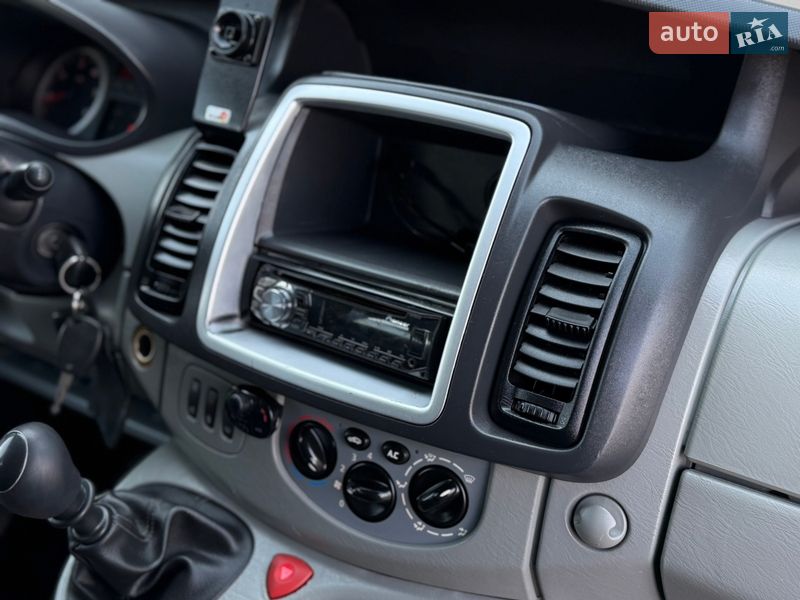 Вантажопасажирський фургон Renault Trafic 2012 в Дубні