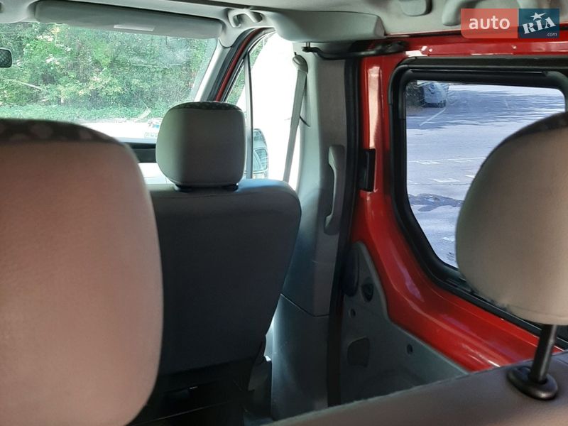 Грузопассажирский фургон Renault Trafic 2010 в Полтаве