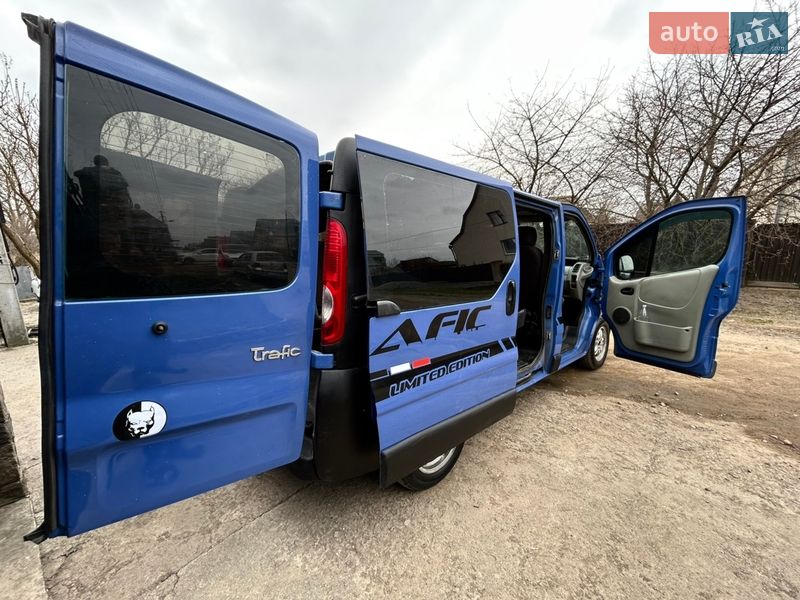 Минивэн Renault Trafic 2006 в Хмельнике фото 18 Минивэн Renault Trafic 2006 в Хмельнике