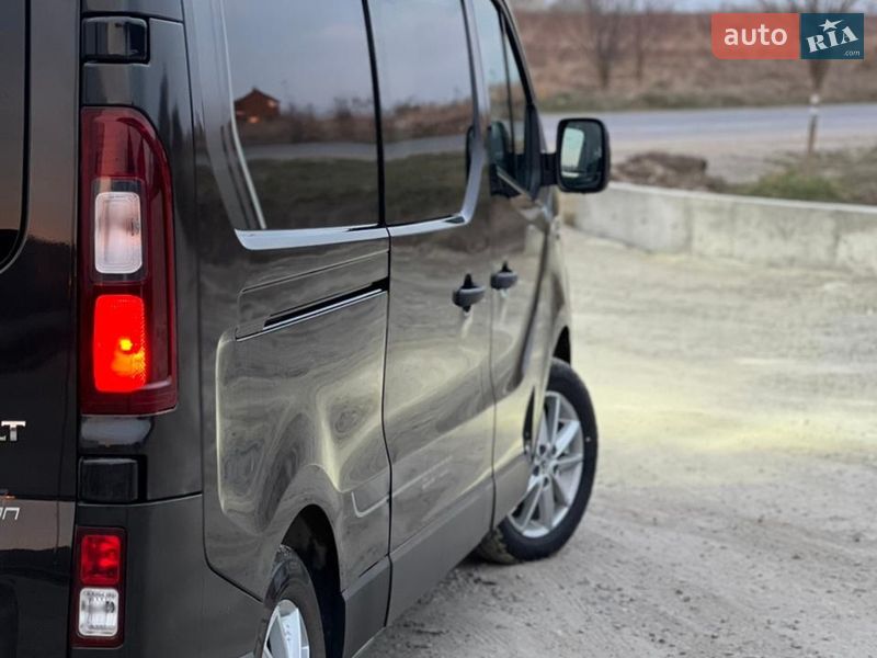 Грузопассажирский фургон Renault Trafic 2016 в Тернополе фото 9 Грузопассажирский фургон Renault Trafic 2016 в Тернополе