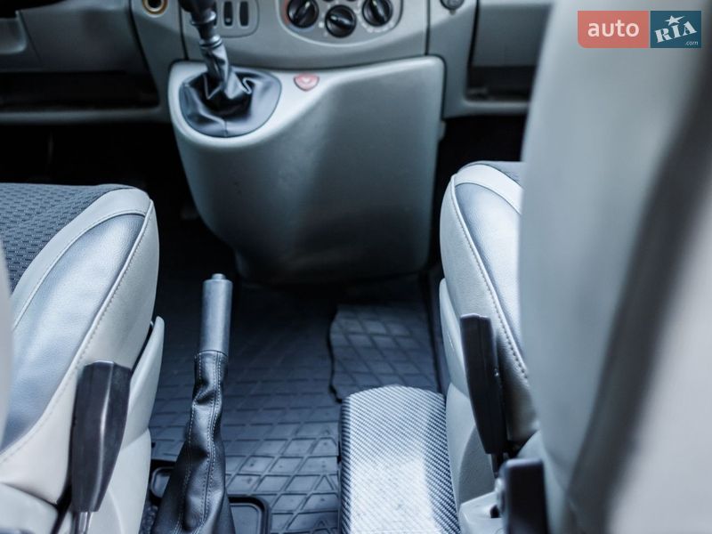 Минивэн Renault Trafic 2007 в Баре фото 20 Минивэн Renault Trafic 2007 в Баре