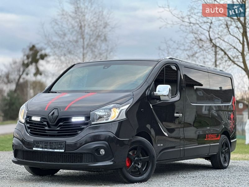 Минивэн Renault Trafic 2016 в Млинове