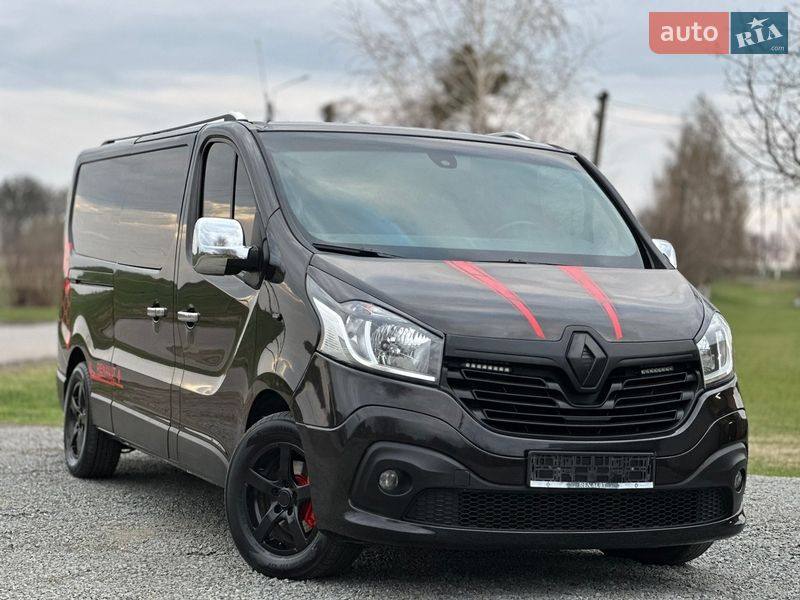 Минивэн Renault Trafic 2016 в Млинове