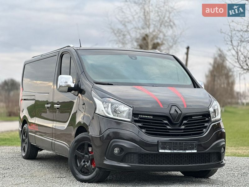 Минивэн Renault Trafic 2016 в Млинове