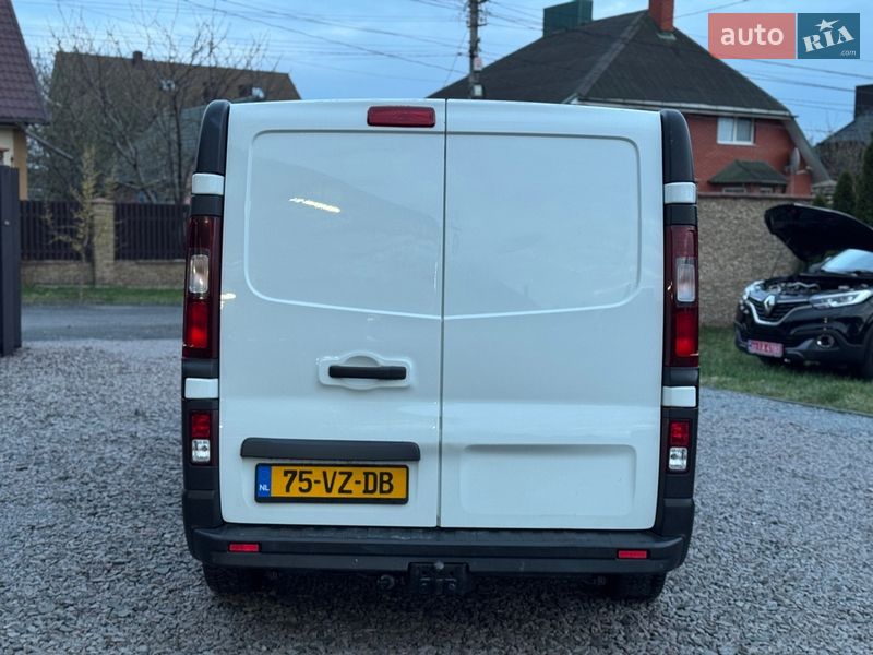 Грузопассажирский фургон Renault Trafic 2016 в Луцке