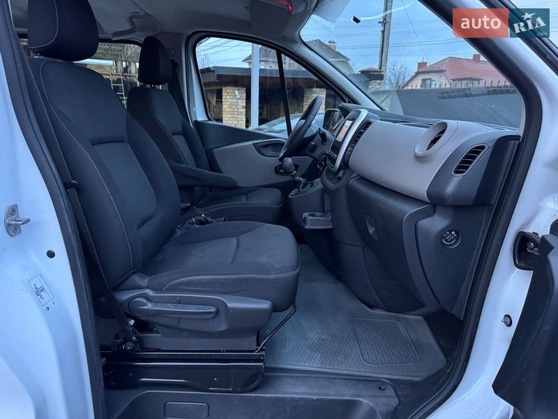 Грузопассажирский фургон Renault Trafic 2016 в Луцке