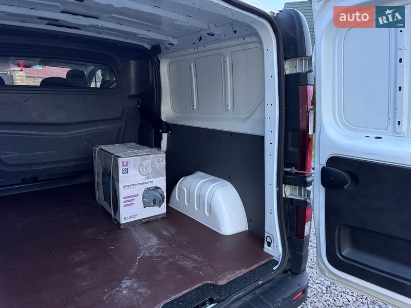Грузопассажирский фургон Renault Trafic 2016 в Луцке