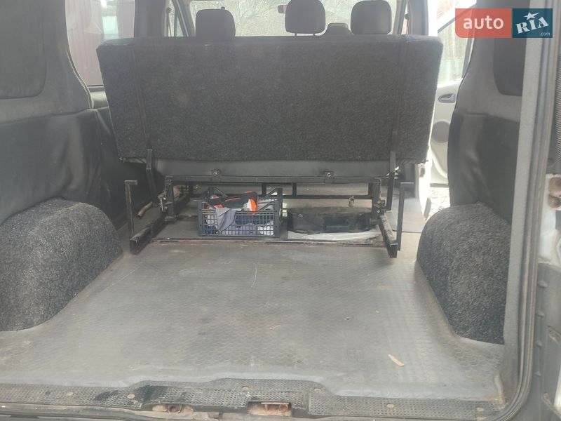 Вантажопасажирський фургон Renault Trafic 2003 в Києві