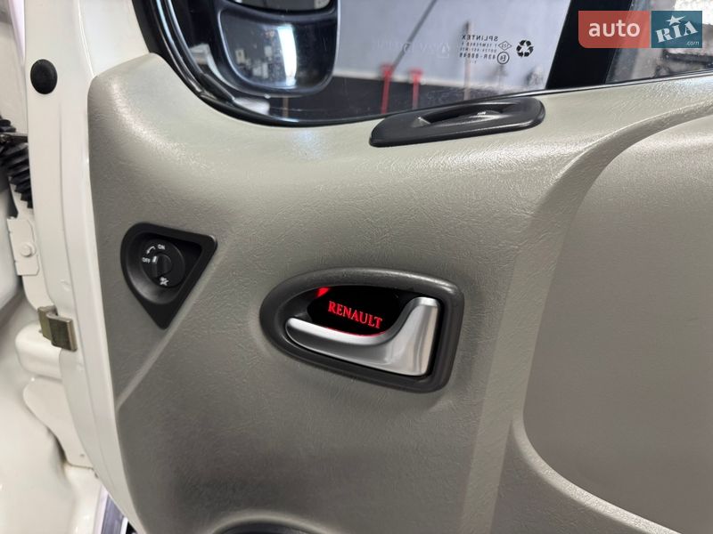 Минивэн Renault Trafic 2002 в Владимире фото 27 Минивэн Renault Trafic 2002 в Владимире