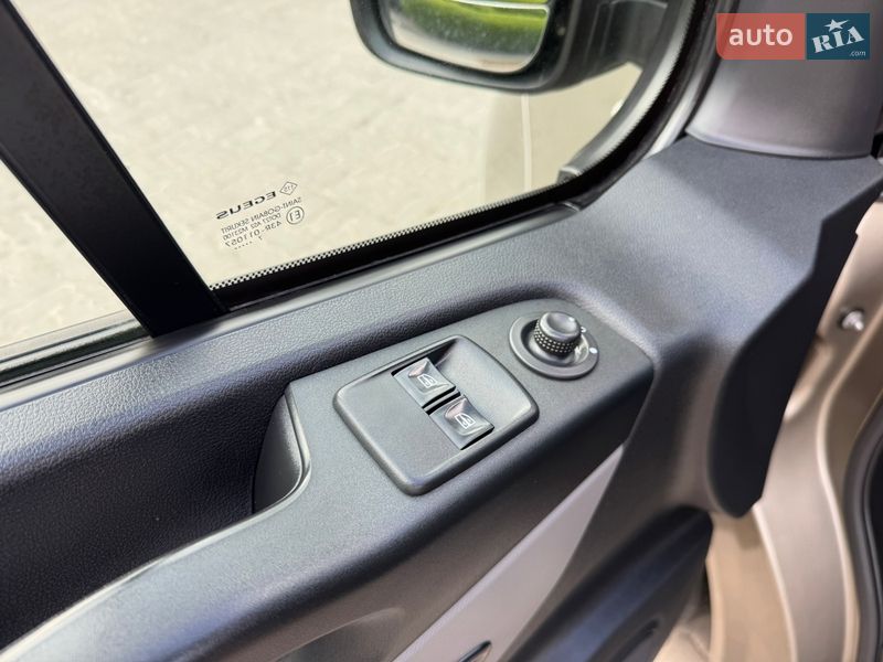Мінівен Renault Trafic 2017 в Луцьку фото 15 Мінівен Renault Trafic 2017 в Луцьку