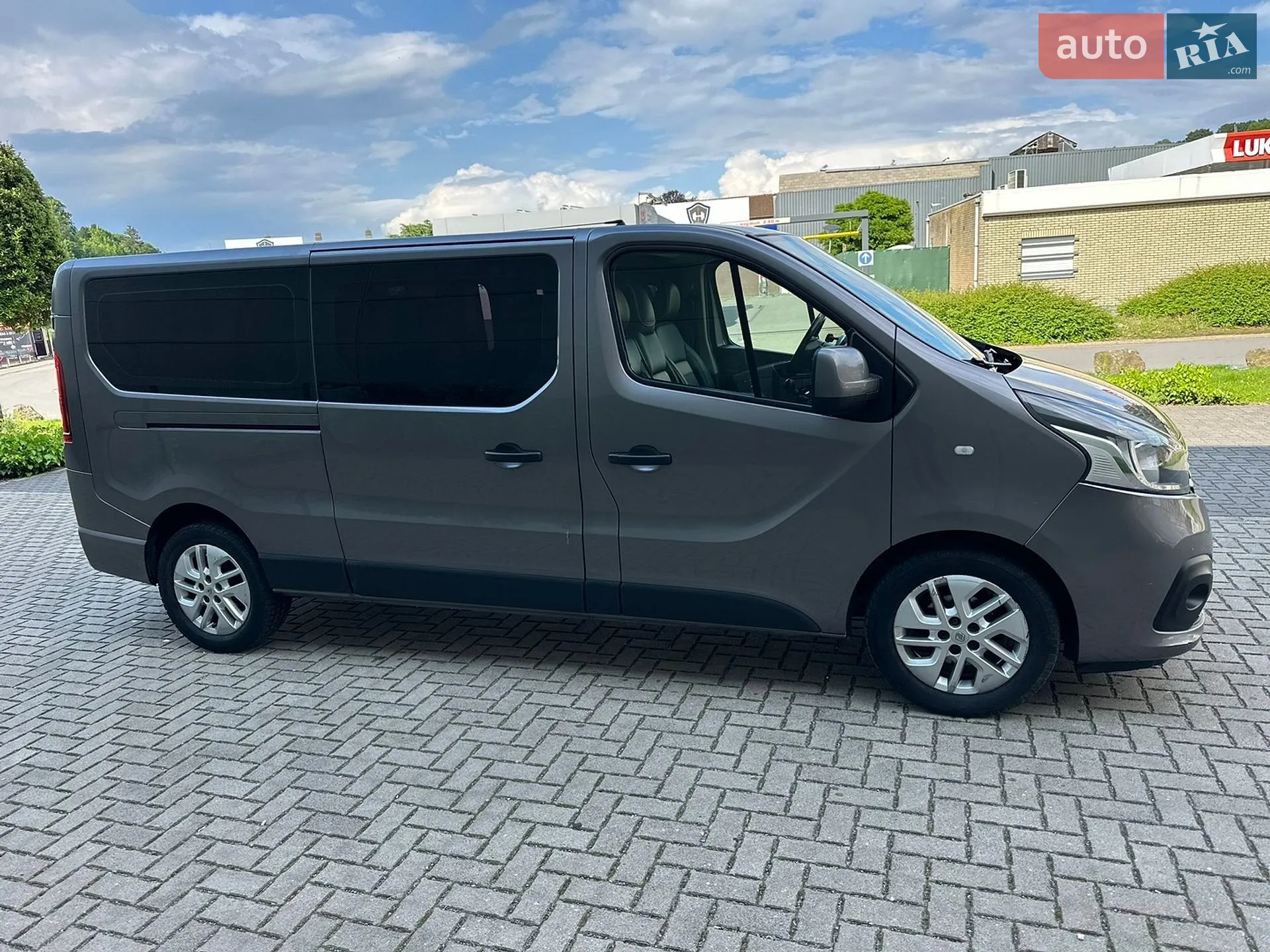 2017 Renault Trafic - мініатюра 2