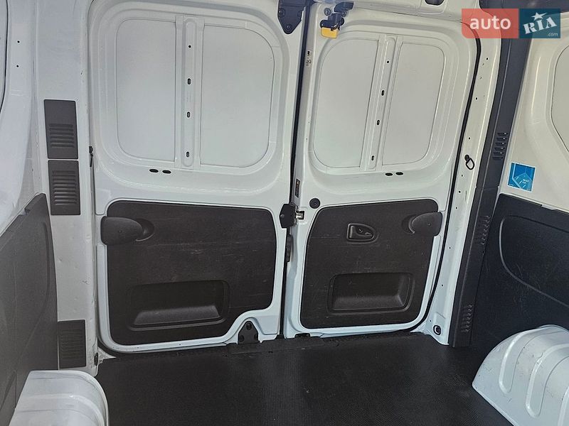 Вантажопасажирський фургон Renault Trafic 2019 в Запоріжжі
