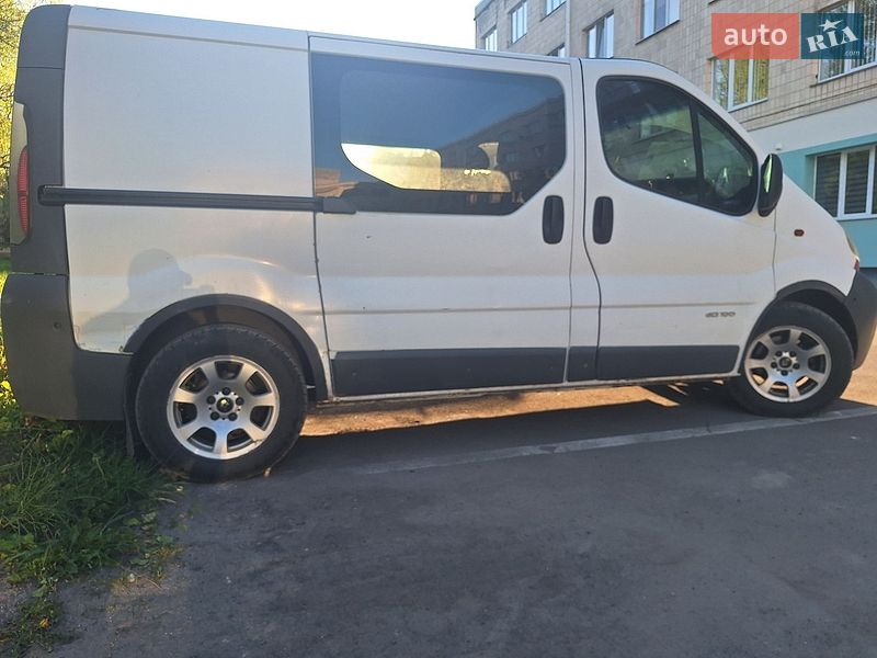 Минивэн Renault Trafic 2004 в Жовкве