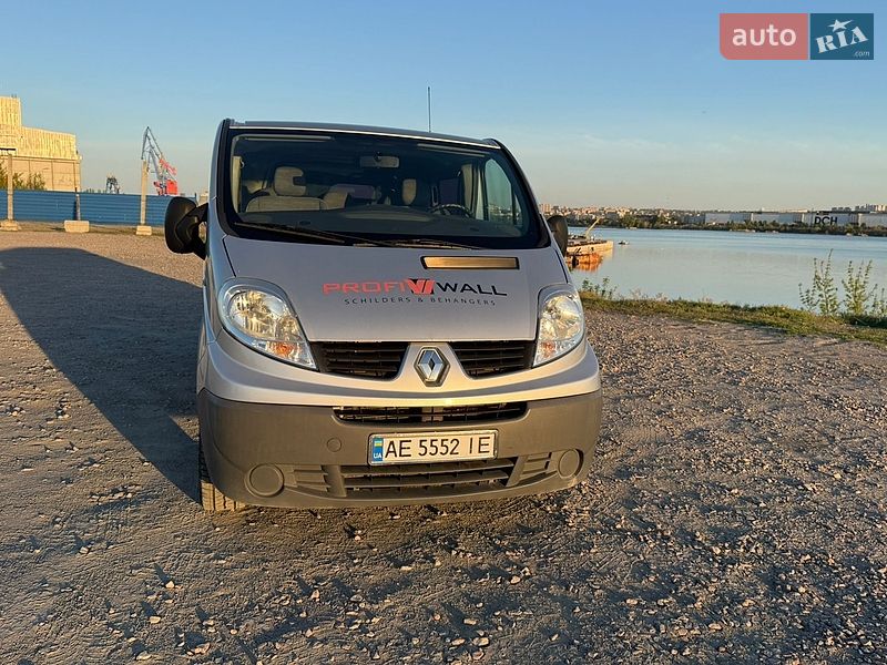 Вантажопасажирський фургон Renault Trafic 2012 в Дніпрі