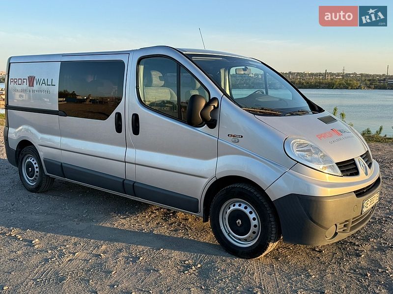 Вантажопасажирський фургон Renault Trafic 2012 в Дніпрі