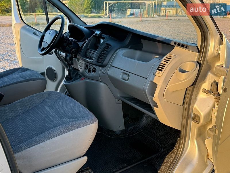 Вантажопасажирський фургон Renault Trafic 2012 в Дніпрі
