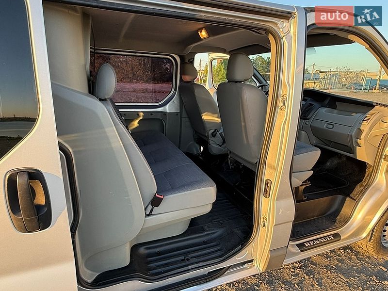 Вантажопасажирський фургон Renault Trafic 2012 в Дніпрі