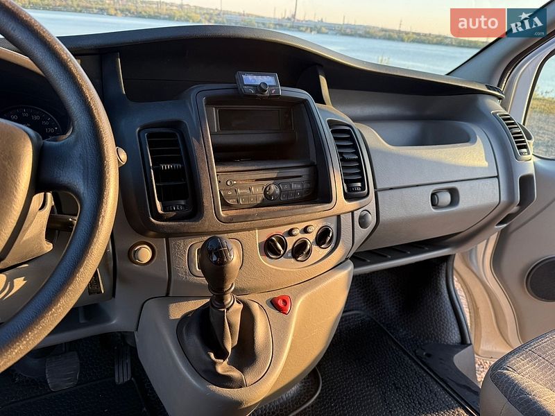 Вантажопасажирський фургон Renault Trafic 2012 в Дніпрі