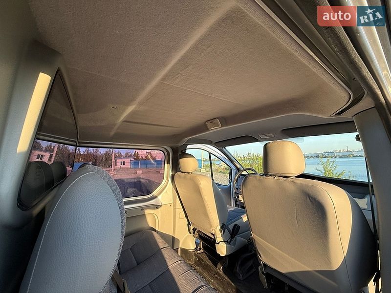 Вантажопасажирський фургон Renault Trafic 2012 в Дніпрі