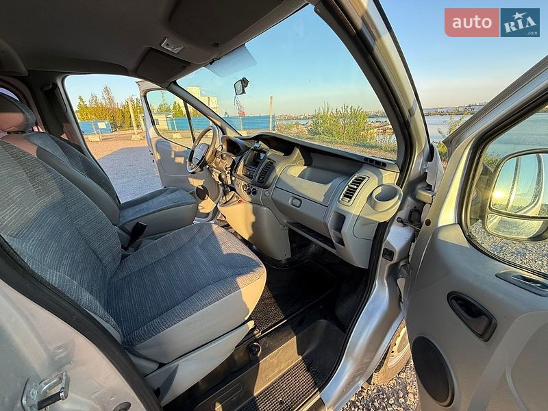 Вантажопасажирський фургон Renault Trafic 2012 в Дніпрі