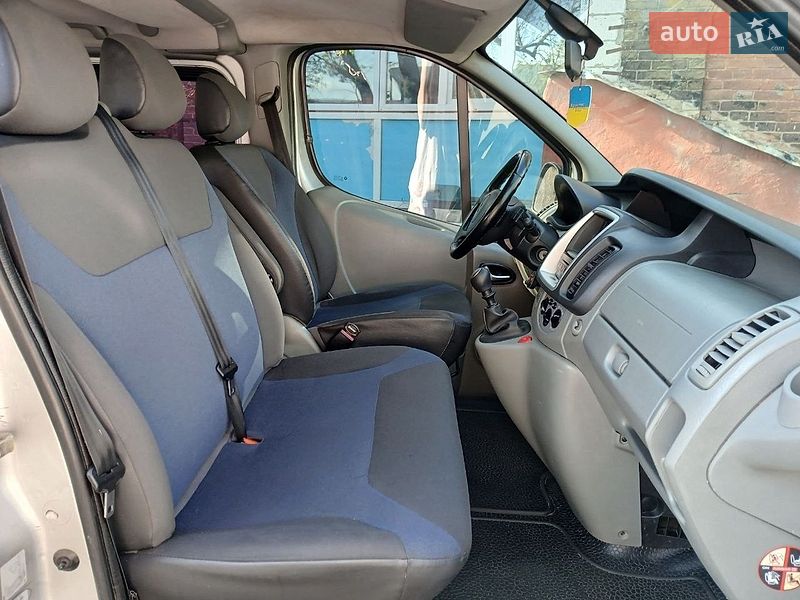 Мінівен Renault Trafic 2011 в Конотопі