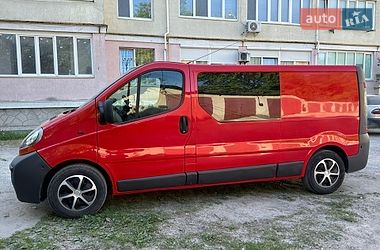 Грузопассажирский фургон Renault Trafic 2006 в Каменец-Подольском