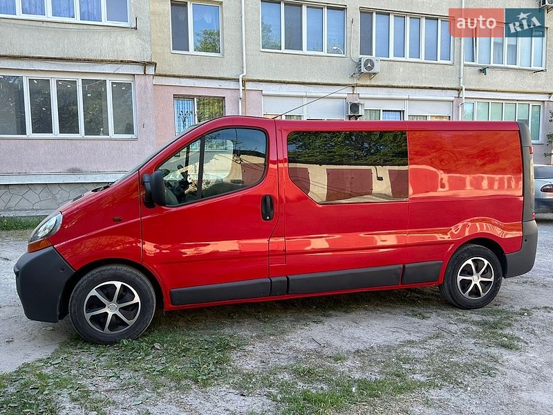 Грузопассажирский фургон Renault Trafic 2006 в Каменец-Подольском