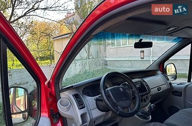 Грузопассажирский фургон Renault Trafic 2006 в Каменец-Подольском