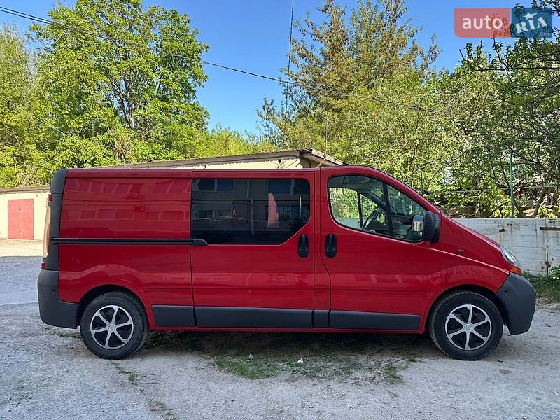 Грузопассажирский фургон Renault Trafic 2006 в Каменец-Подольском