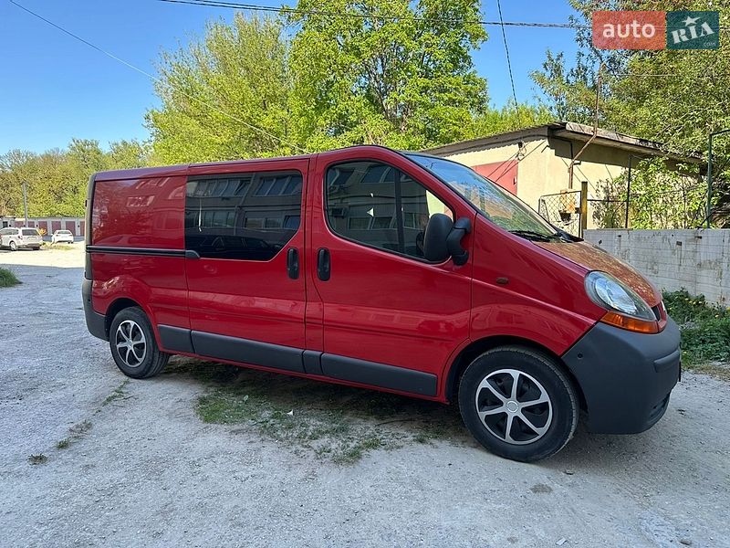Грузопассажирский фургон Renault Trafic 2006 в Каменец-Подольском