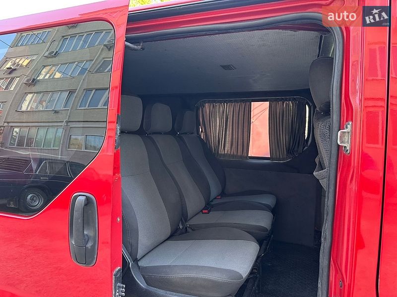 Грузопассажирский фургон Renault Trafic 2006 в Каменец-Подольском