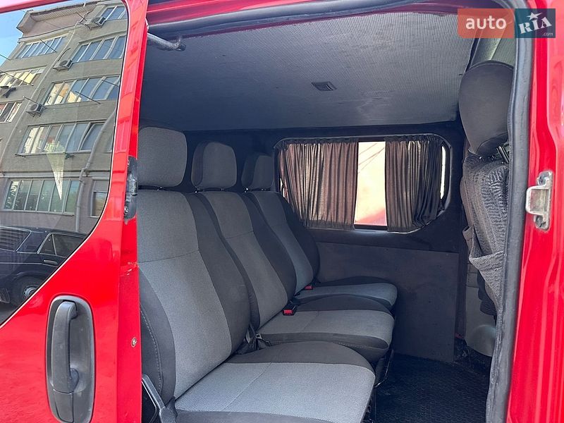 Грузопассажирский фургон Renault Trafic 2006 в Каменец-Подольском