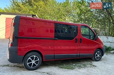 Грузопассажирский фургон Renault Trafic 2006 в Каменец-Подольском
