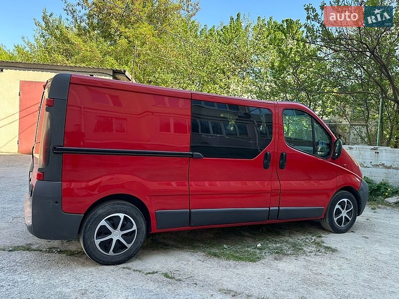 Грузопассажирский фургон Renault Trafic 2006 в Каменец-Подольском