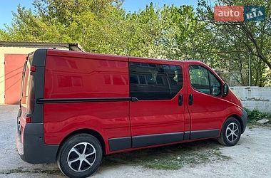 Грузопассажирский фургон Renault Trafic 2006 в Каменец-Подольском