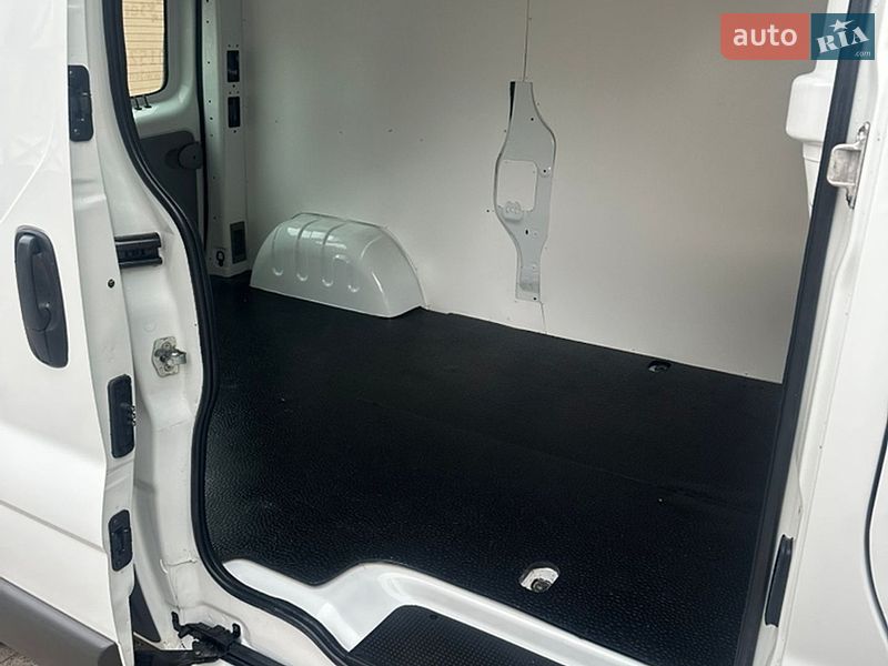 Вантажний фургон Renault Trafic 2014 в Рівному