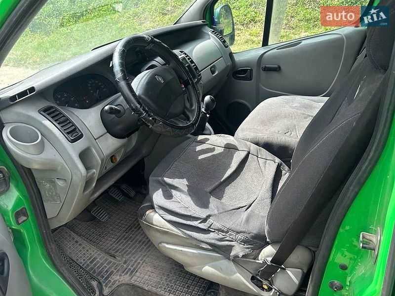 Мінівен Renault Trafic 2005 в Шумську