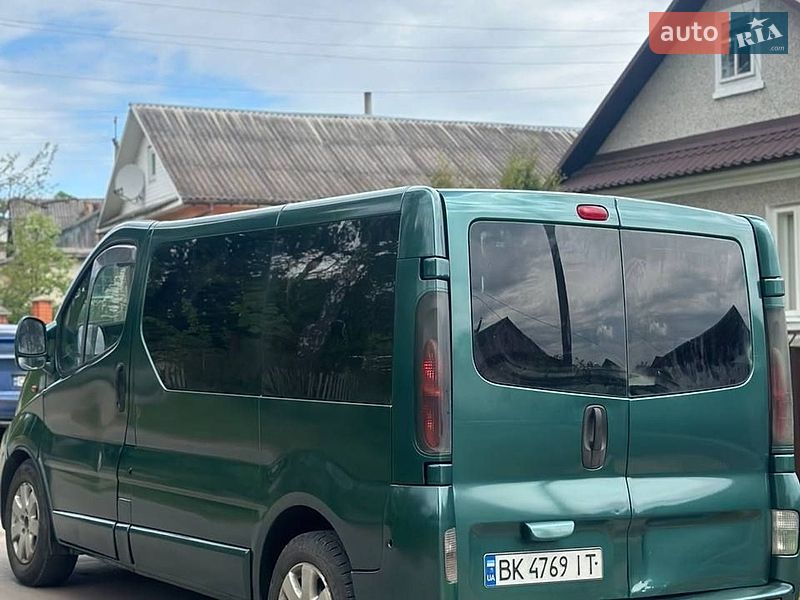 Мінівен Renault Trafic 2005 в Шумську