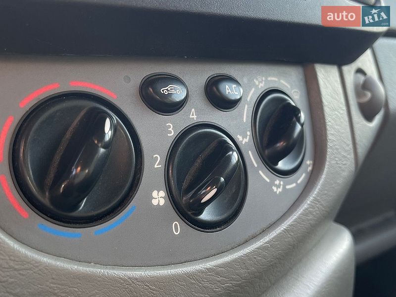 Вантажопасажирський фургон Renault Trafic 2012 в Вінниці