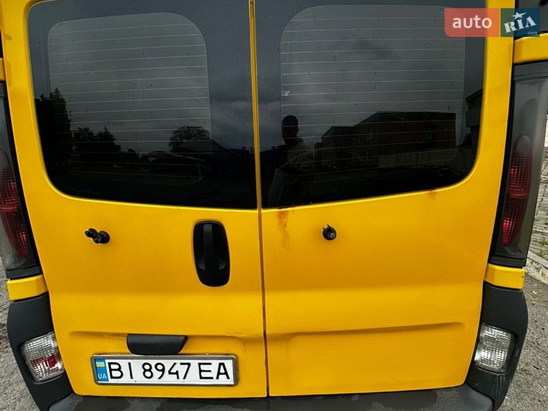 Вантажний фургон Renault Trafic 2005 в Полтаві
