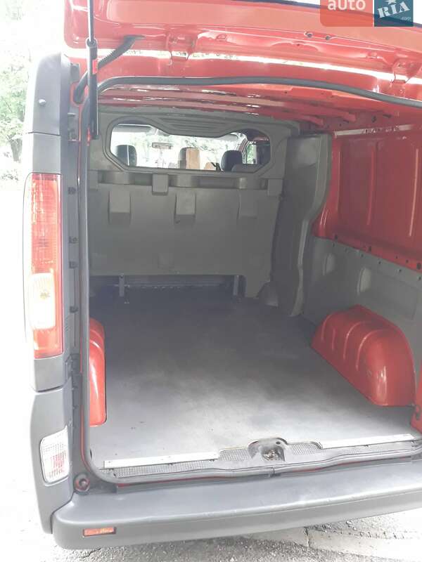 Вантажопасажирський фургон Renault Trafic 2012 в Смілі