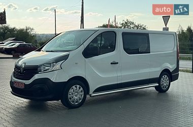 Грузопассажирский фургон Renault Trafic 2017 в Буче