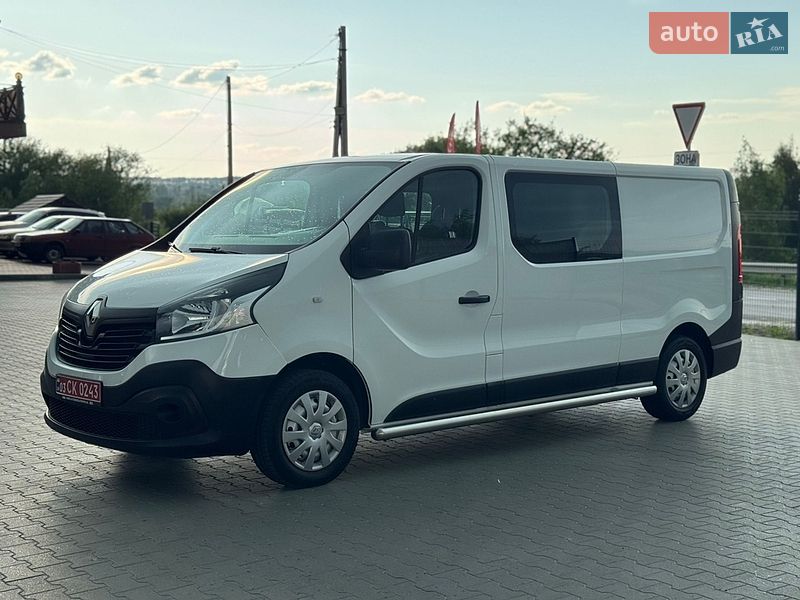 Грузопассажирский фургон Renault Trafic 2017 в Буче