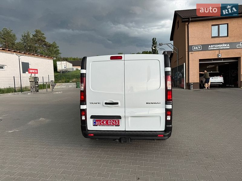 Грузопассажирский фургон Renault Trafic 2017 в Буче