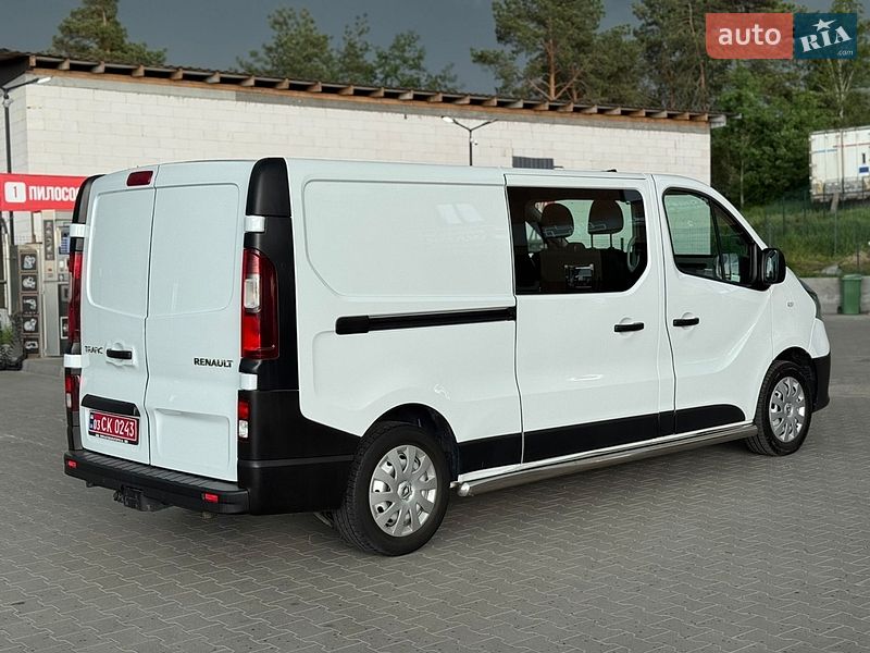 Грузопассажирский фургон Renault Trafic 2017 в Буче