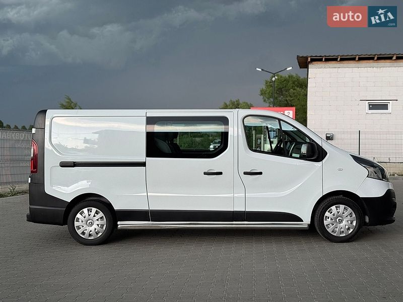 Грузопассажирский фургон Renault Trafic 2017 в Буче