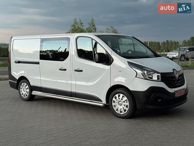 Грузопассажирский фургон Renault Trafic 2017 в Буче