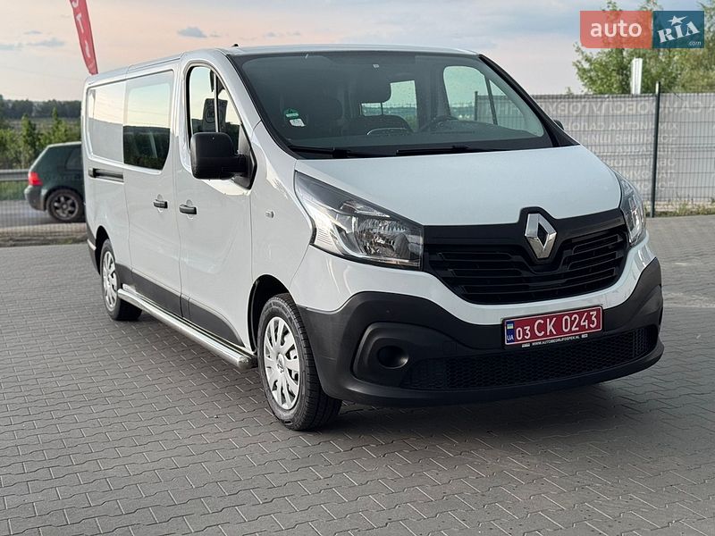 Грузопассажирский фургон Renault Trafic 2017 в Буче