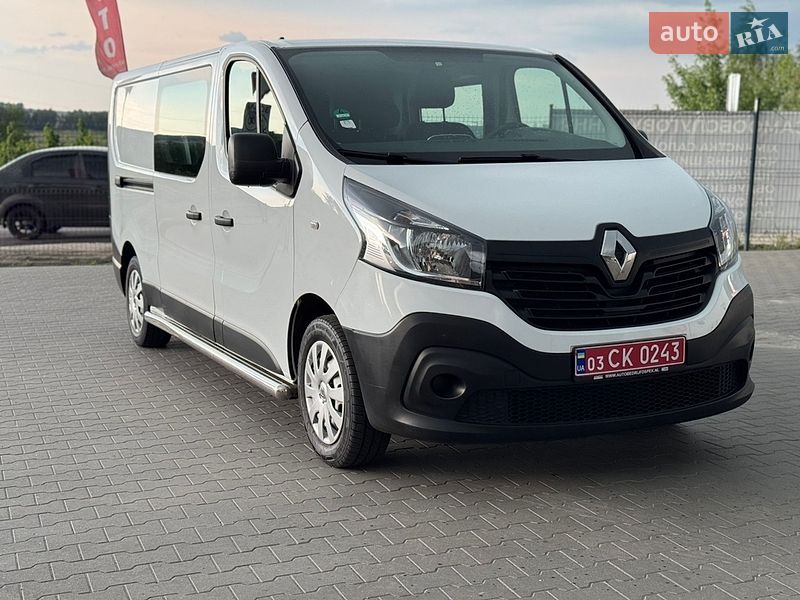 Грузопассажирский фургон Renault Trafic 2017 в Буче