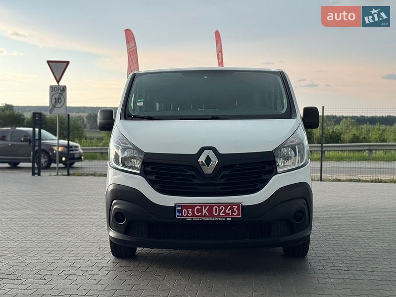 Грузопассажирский фургон Renault Trafic 2017 в Буче